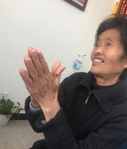 患者复诊,主任表示其恢复状况良好.jpg 患者复诊,主任表示其恢复状况良好