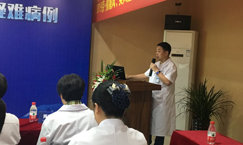 徐学成主任均上台发表演讲,分别讲解了痛风、强直性脊柱炎等典型疑难病例 2019京·豫痛风、类风湿疑难病例学术交流研讨会圆满落幕